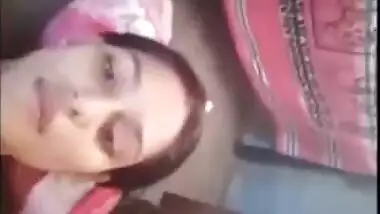 Pretty Desi college girl exposes her tits and shaved cunt on XXX cam