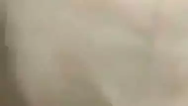 Guy fucks his 18-year-old GF’s pussy in Indian outdoor sex