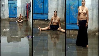 Desi Mobile Sex - Desi Mobile Sex Show Of A Village Girl Exposing Her Nudity ihindi porn video