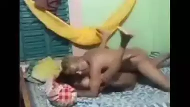 Uncle fucking lonely wife after licking pussy viral MMS