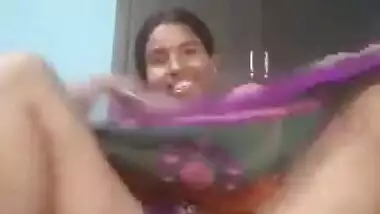 Telugu housewife showing her boobs pussy