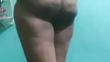 Nude selfie video of chubby Desi whore revealing her huge XXX curves