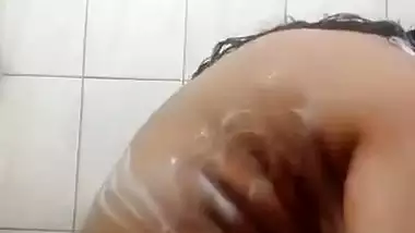 Big ass GF pics and bathing viral Bengali videos