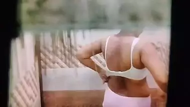 Neighbor peeps bhabhi bathing through window